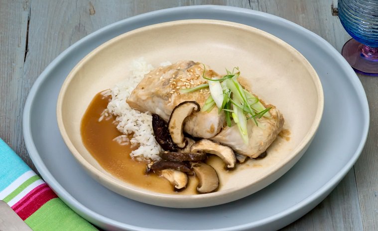 Steamed barramundi fillet with lime, ginger & shiitake